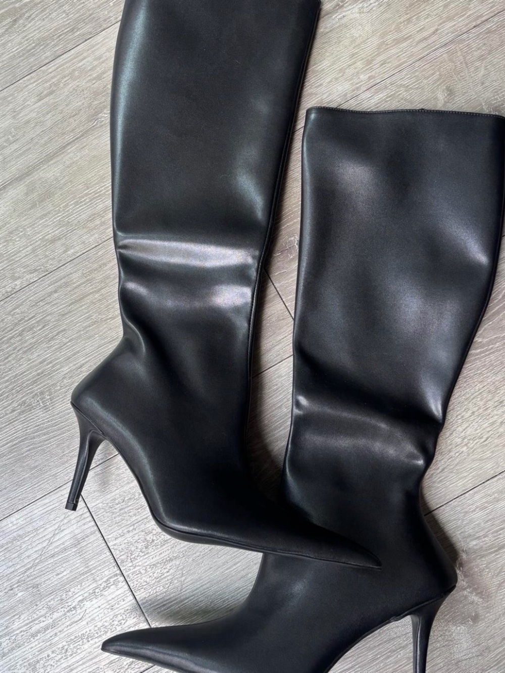 Women's Black Knee-High Pointed-Toe Stiletto Boots - Picture 4 of 4
